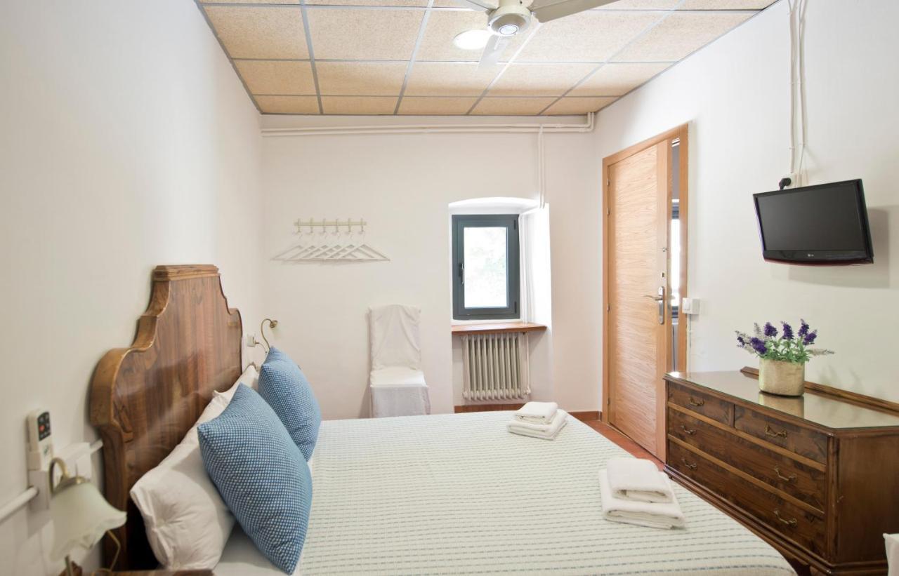 Hostal La Salut De Terrades Zewnętrze zdjęcie