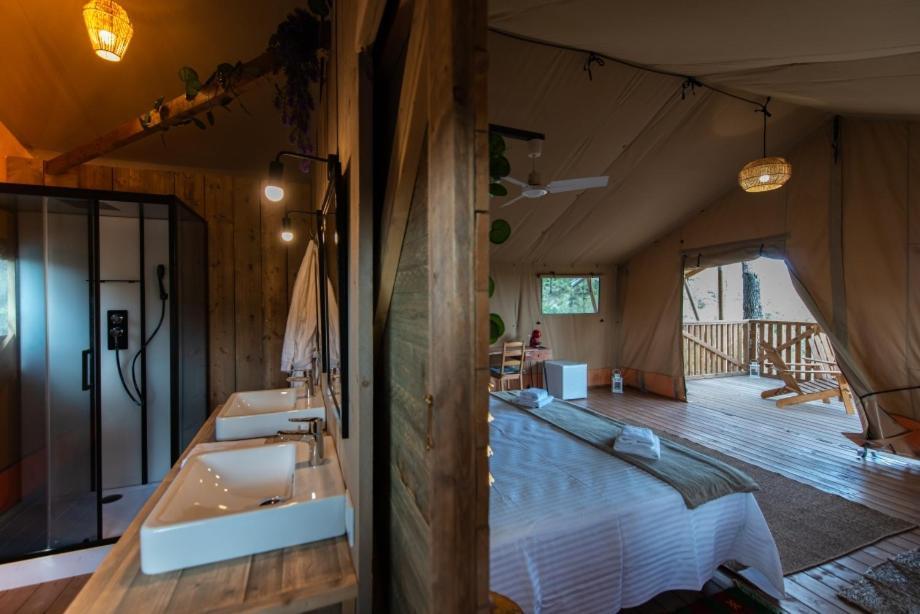 Hostal La Salut De Terrades Zewnętrze zdjęcie